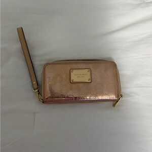 Michael Kors Jet Set Travel Zip-Around Wristlet – Rose Gold